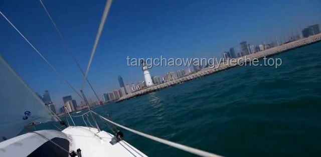 纽约大型帆船撞桥惊魂：多人落水现场震撼曝光
